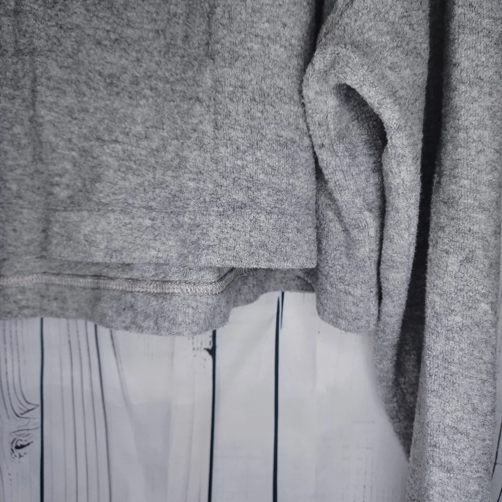 Madewell MWL gray cropped hooded cozy v-neck sweatshirt - Picture 3 of 12